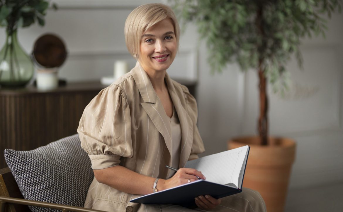 side-view-smiley-woman-posing-indoors (1)