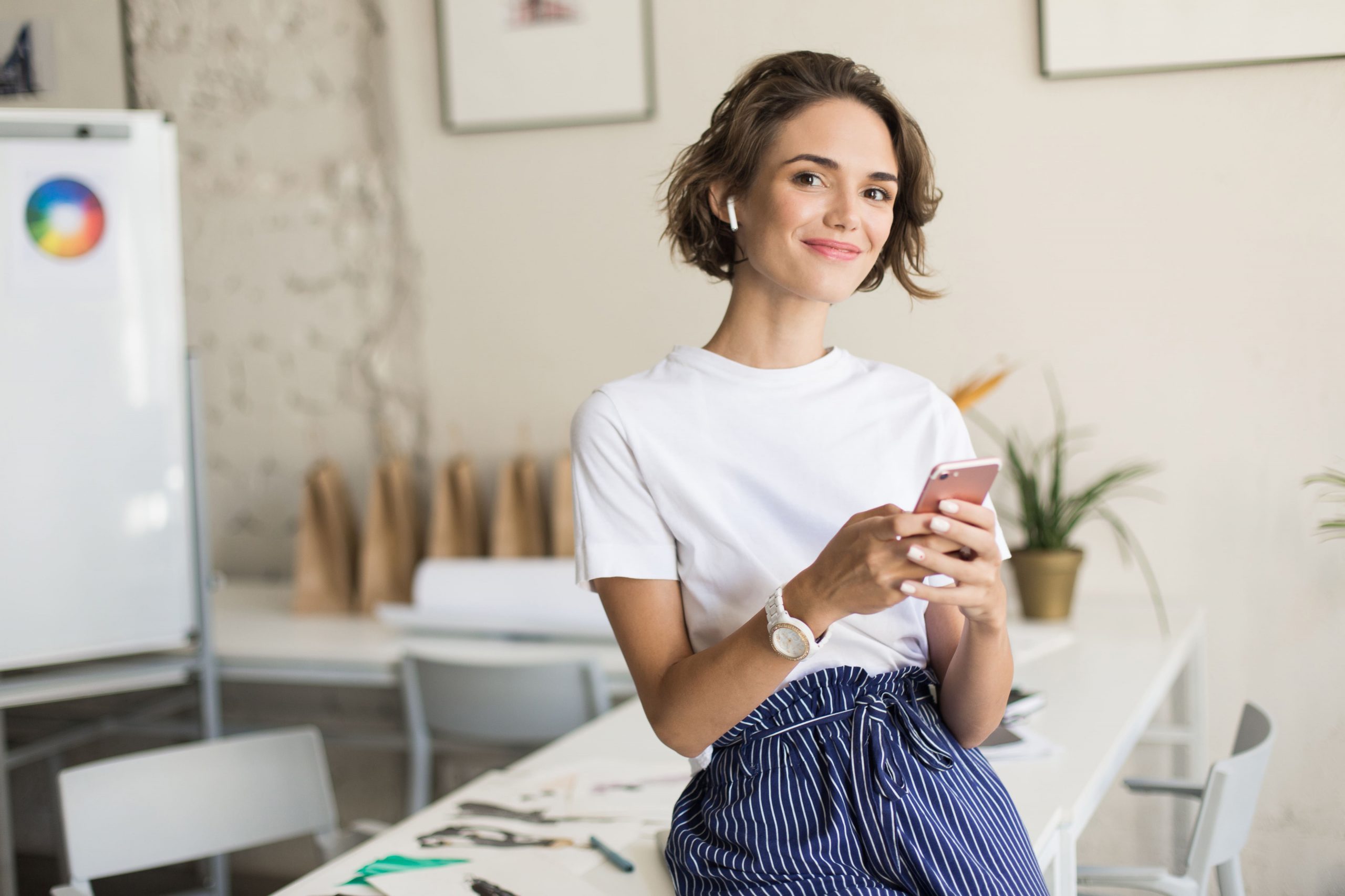 young-smiling-woman-with-short-curly-hair-wireless-earphones (1)